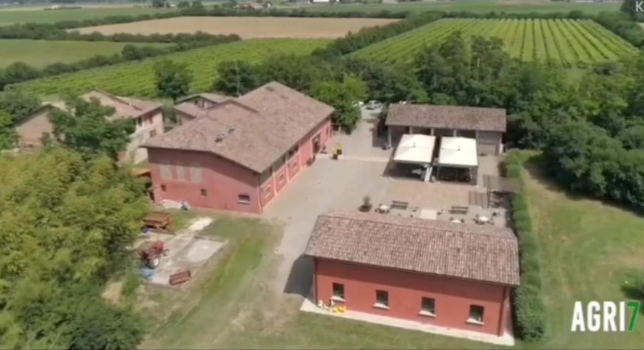 Agriturismo Corte Dei Landi Cade Eksteriør bilde